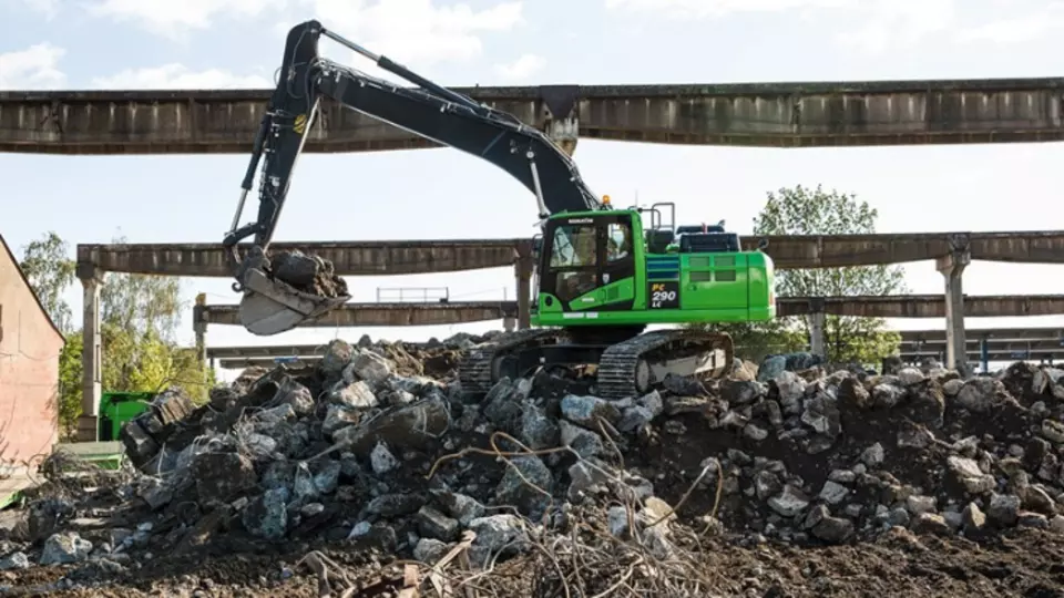 Dekonstrukce budovy Merkuria. Recyklace fasádního skla Saint-Gobain Glass a Skanska