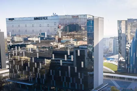 skleněná fasáda, skleněné tabule, protisluneční sklo, globalworth tower, leed cool, SGG CLIMAPLUS COOL-LITE KN 166 , SGG COOL-LITE ST 136, 