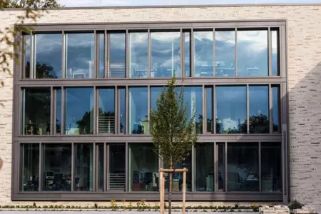 Nízkouhlíkové sklo ORAÉ z produkce Saint-Gobain Glass získalo certifikát Cradle to Cradle