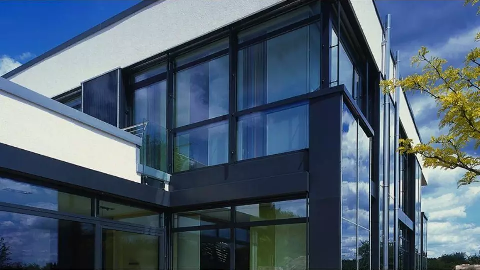 SGG Bioclean Saint-Gobain Building Glass samočistíci sklo do fancouzských oken a dvěří, okenní tabule skla