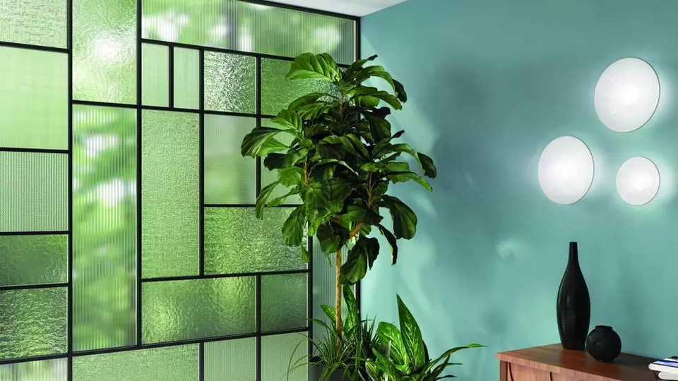 Ornamentální neprůhledná designová skleněná příčka -zelená, ornamentální sklo do ložnice, vzorník ornamentálních skel