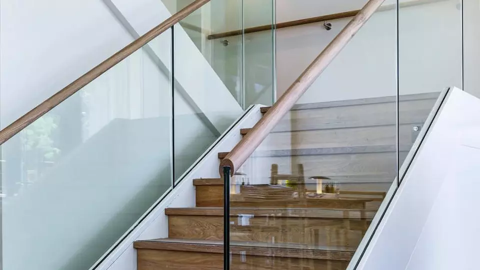Stadip Protect neprůstřelné sklo, vrstvené sklo na podlahu, pochozí sklo, prosklená podlaha, Saint-Gobain Glass