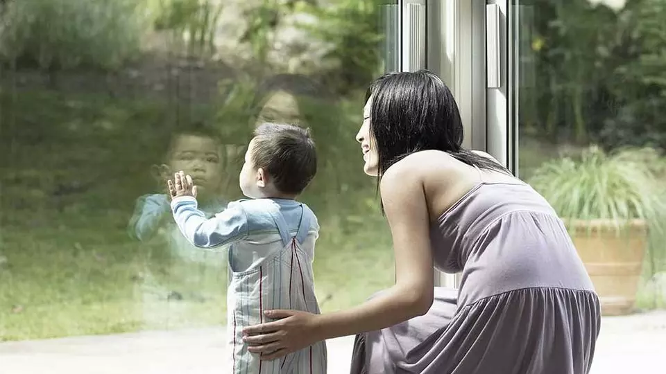 Bezpečnostní nerozbitné sklo na střechu, pergolu, do dveří Sgg Stadip® Protect, vrstvené sklo, třída bezpečnostního skla