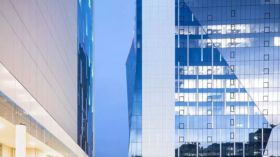 Global Worth Tower - Veřejná budova- Rumunsko - certifikát LEED Platinum. SGG COOL-LITE ST 136 - celoskleněná fasáda