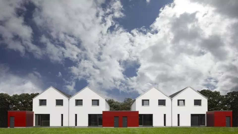 Izolační trojsklo nebo dvojsklo v oknech do pasivního domu, velkoformátová izolační okna, fasády rodinných domů inspirace