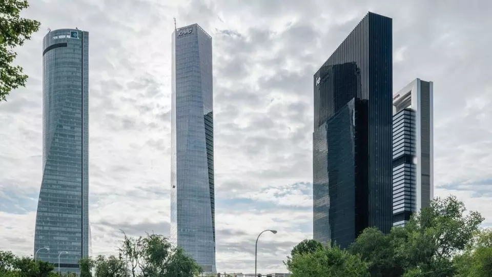 torre-caleido-glass-for-facade-2021-saint-gobain